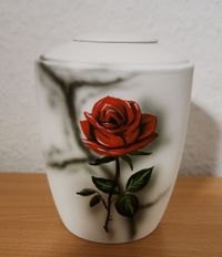 0,5 l Keramikurnewei&szlig; marmoriert mit Rose