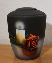 0,5 l Keramikurne schwarz mit Kerze/Rose